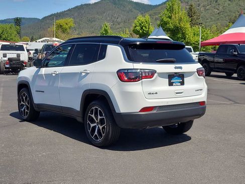 Used 2025 Jeep Compass Limited AWD/4WD image 12