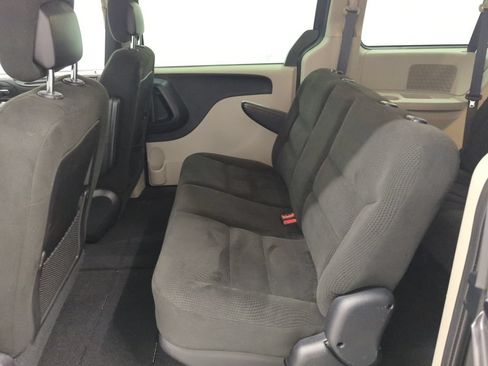 Used 2015 Dodge Grand Caravan American Value Package w/ UConnect Hands-Free Group FWD image 10