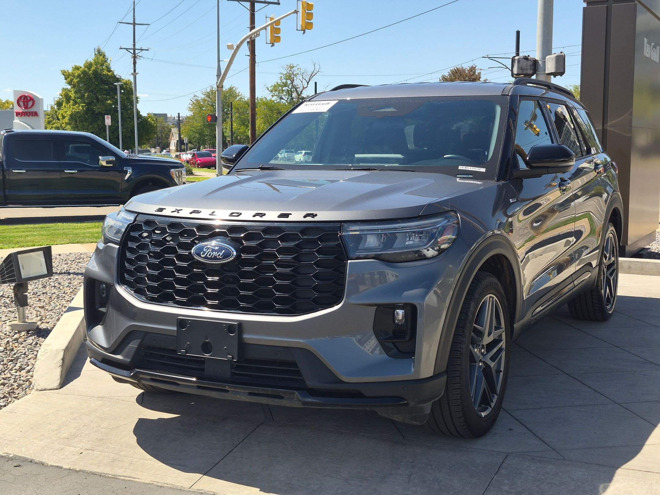 Used 2025 Ford Explorer ST-Line w/ ST-Line Street Pack AWD/4WD image 10