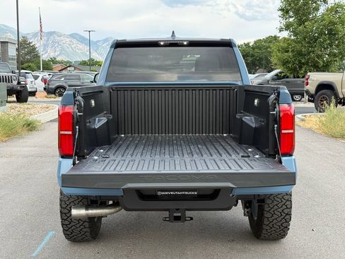 Used 2026 Toyota Tacoma SR5 AWD/4WD image 12
