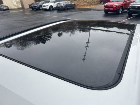 Used 2024 Volvo XC60 B5 Plus image 12