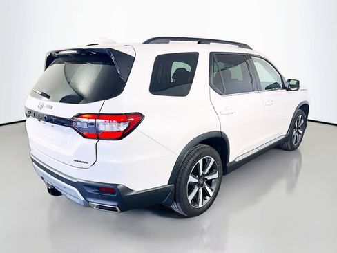 Used 2025 Honda Pilot Touring image 8