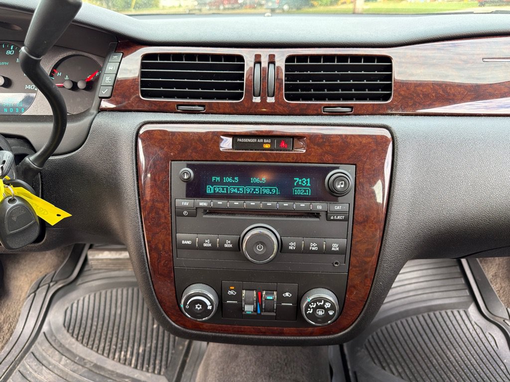 Used 2010 Chevrolet Impala LS FWD image 15