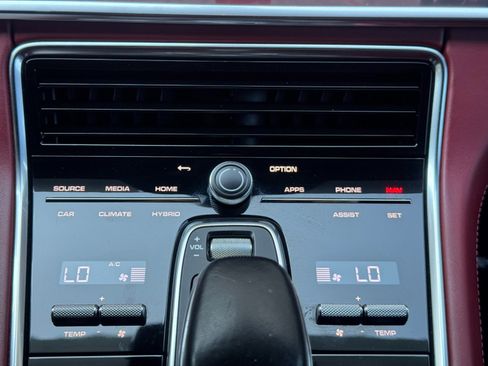 Used 2021 Porsche Panamera 4S image 33