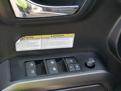 Used 2020 Toyota Tacoma TRD Off-Road AWD/4WD image 19