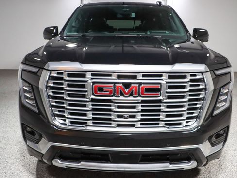 Used 2025 GMC Yukon Denali w/ Sun & Power Step Package image 4