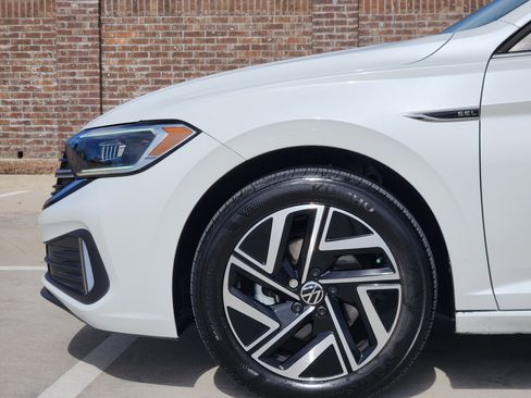 Used 2024 Volkswagen Jetta SEL image 10