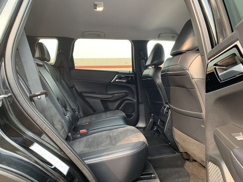 Used 2023 Mitsubishi Outlander SE image 30