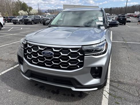 Used 2025 Ford Explorer Platinum w/ Ultimate Package image 4