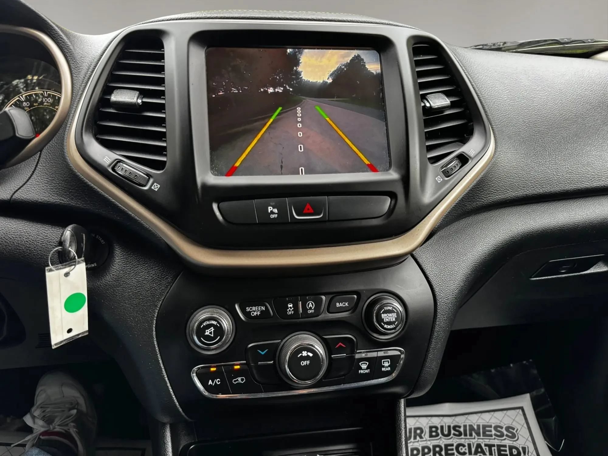 Used 2016 Jeep Cherokee Latitude w/ Safety/Convenience Group FWD image 22