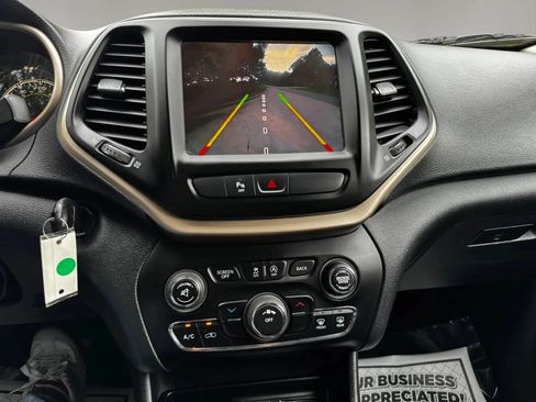 Used 2016 Jeep Cherokee Latitude w/ Safety/Convenience Group FWD image 22