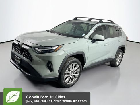 Used 2022 Toyota RAV4 XLE Premium AWD/4WD image 5