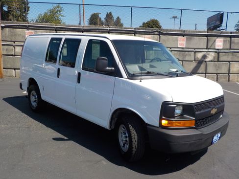 Used 2016 Chevrolet Express 2500 RWD image 5