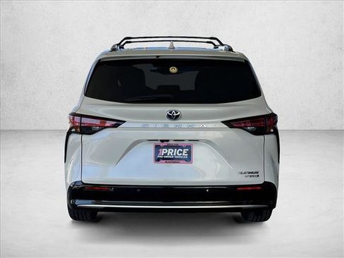 Used 2022 Toyota Sienna Platinum image 7