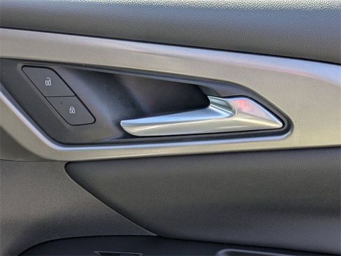 Used 2024 Chevrolet Traverse LT image 38