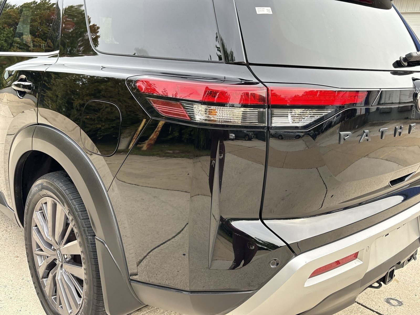 Used 2023 Nissan Pathfinder SL w/ SL Premium Package AWD/4WD image 12