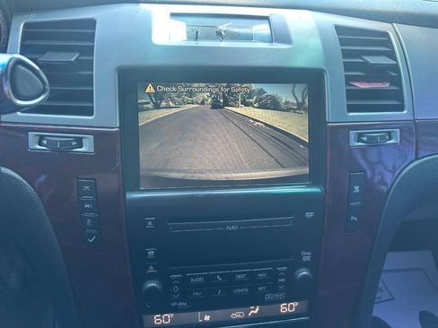 Used 2009 Cadillac Escalade AWD image 18