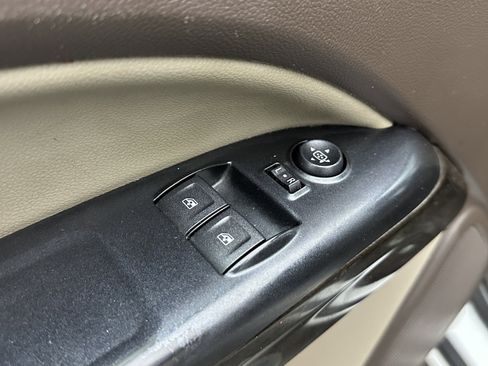 Used 2015 GMC Canyon SLT image 11