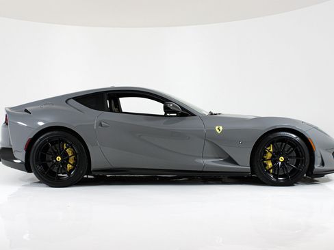 Used 2019 Ferrari 812 Superfast RWD image 10