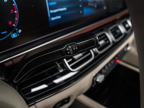 Used 2025 Mercedes-Benz Maybach GLS 600 4MATIC image 33