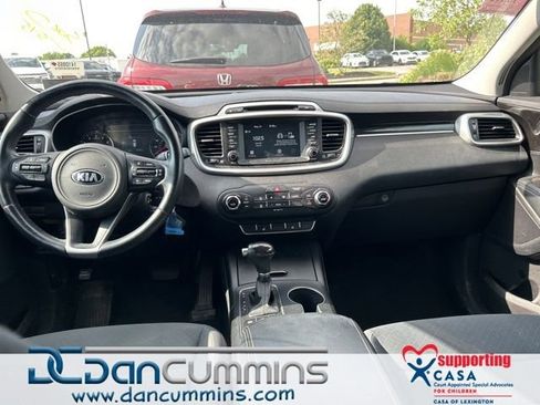 Used 2017 Kia Sorento AWD w/ LX Convenience Package image 1