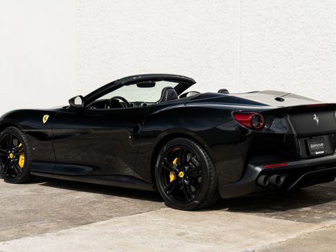Used 2020 Ferrari Portofino image 12