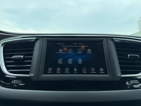 Used 2020 Chrysler Voyager L FWD image 26