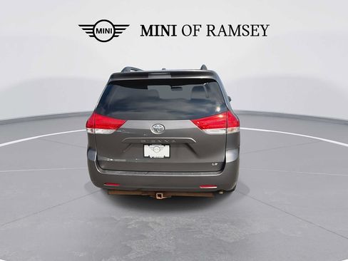 Used 2012 Toyota Sienna LE FWD image 7