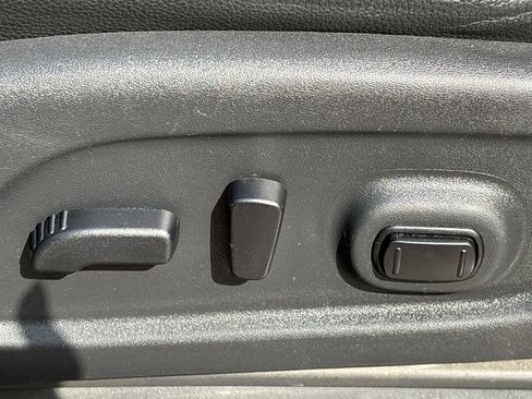 Used 2018 Nissan Titan SL image 8