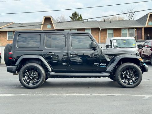 Used 2023 Jeep Wrangler Unlimited Sahara w/ Cold Weather Group image 8