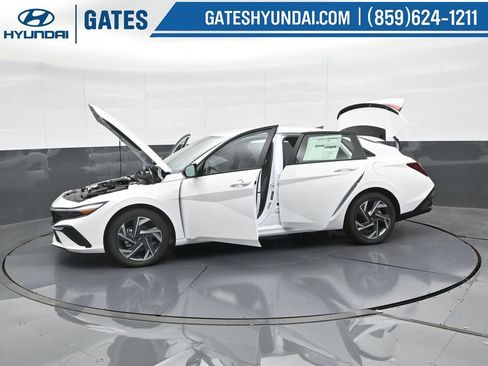 Used 2025 Hyundai Elantra Sport FWD image 57