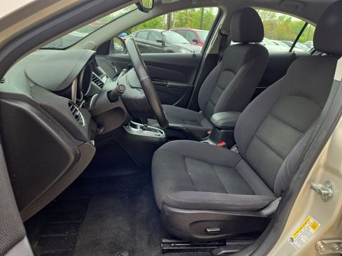 Used 2014 Chevrolet Cruze LT FWD image 16