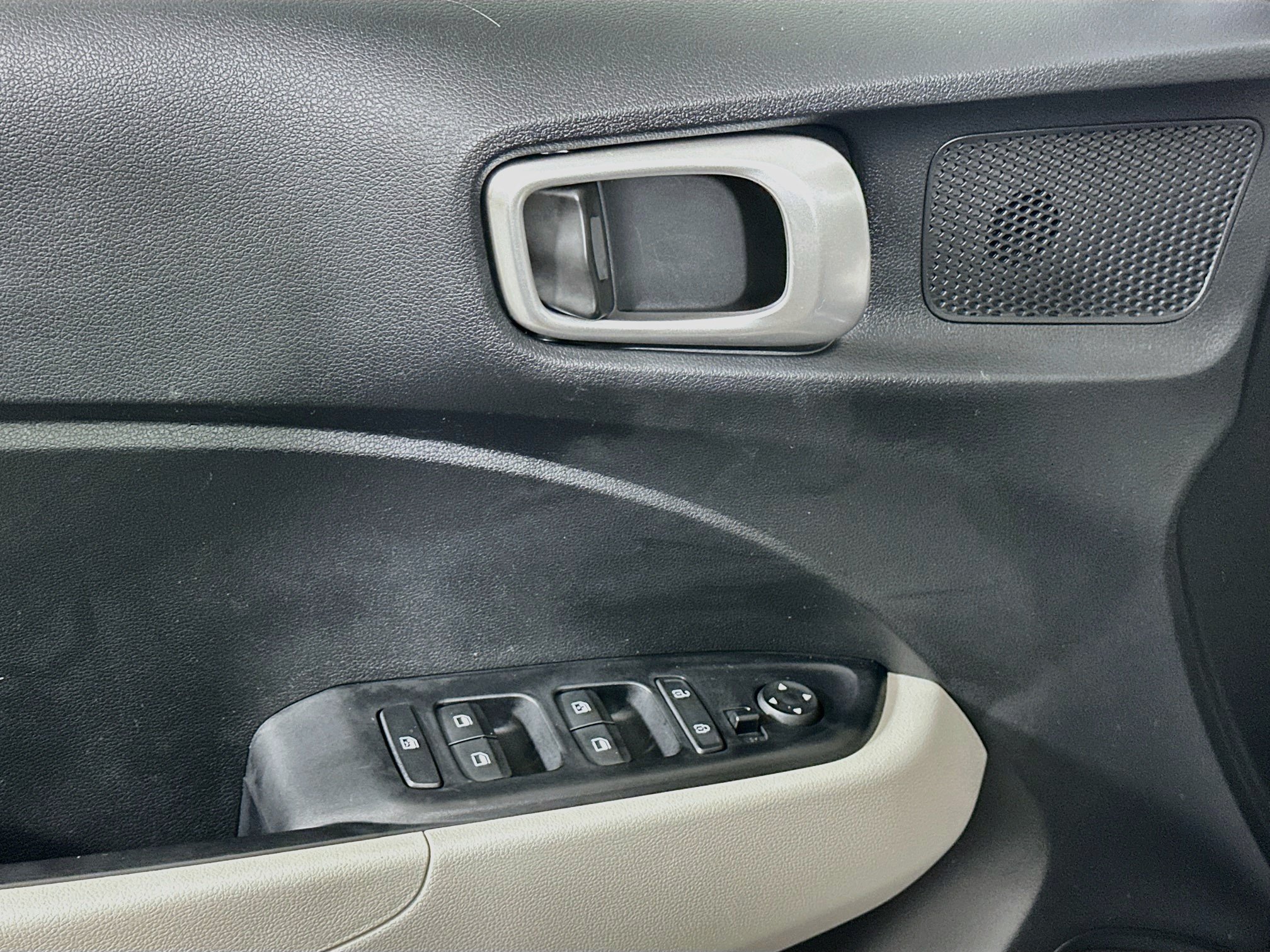 Used 2025 Hyundai Venue SEL FWD image 15