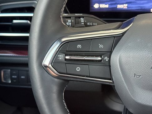Used 2025 Chevrolet Traverse Z71 AWD/4WD image 36