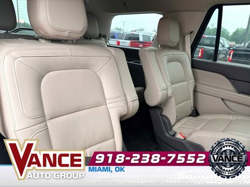 Used 2024 Lincoln Navigator Premiere AWD/4WD image 18