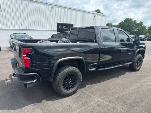 Used 2025 Chevrolet Silverado 2500 ZR2 w/ Technology Package AWD/4WD image 3