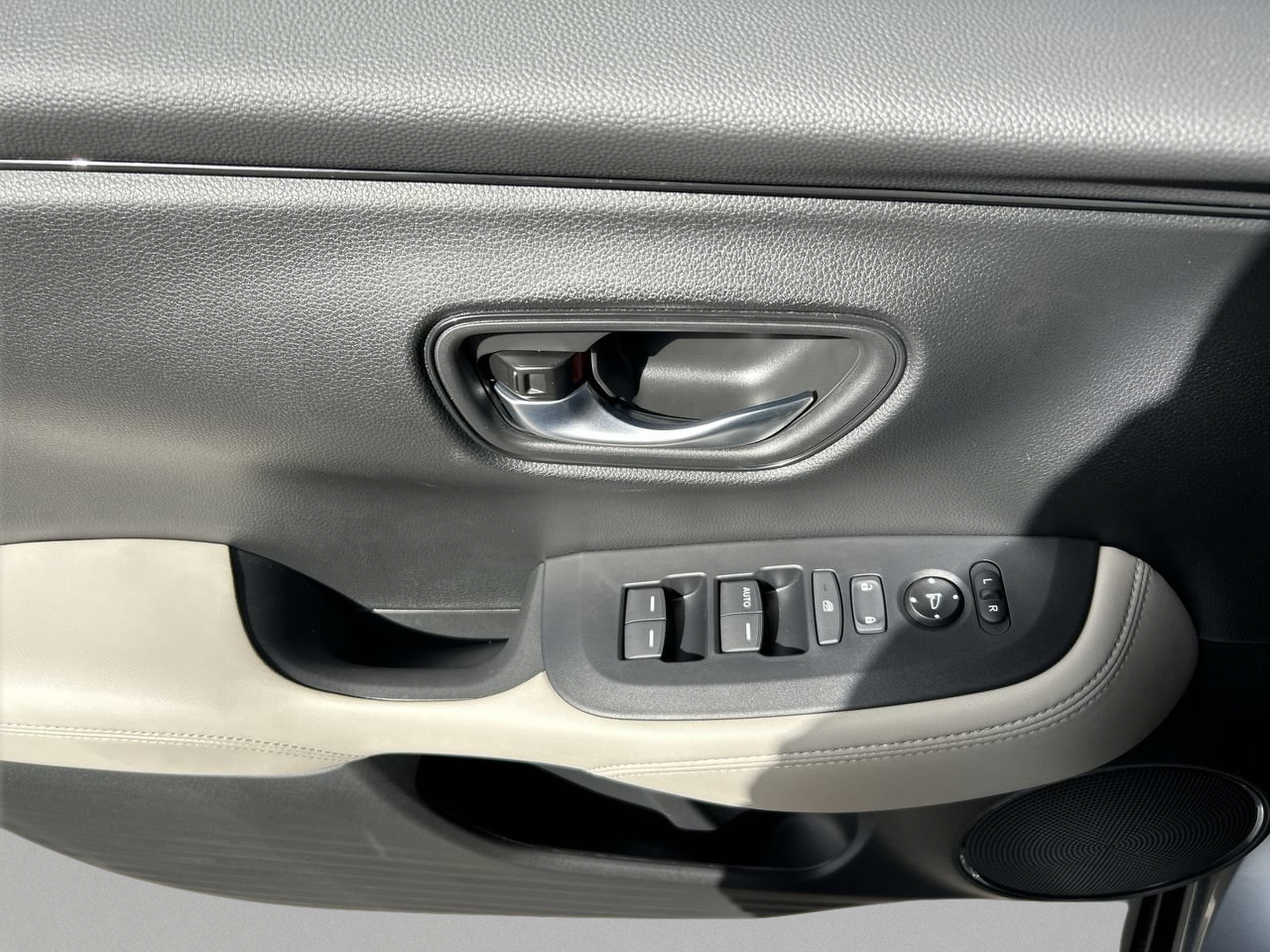Certified 2025 Honda HR-V LX image 15