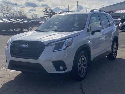 Used 2023 Subaru Forester Premium image 3