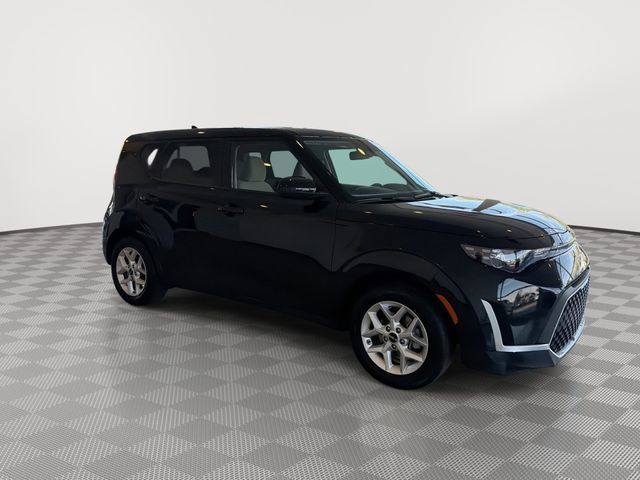Used 2025 Kia Soul LX FWD image 14