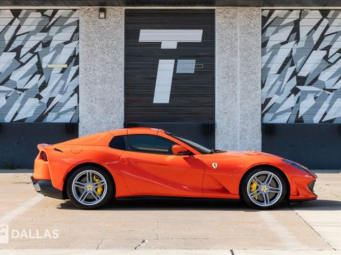 Used 2023 Ferrari 812 GTS Base image 19