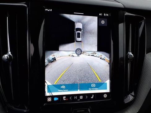 Certified 2025 Volvo XC60 B5 Plus image 21