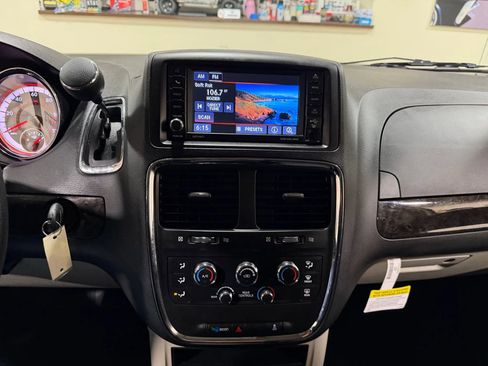 Used 2019 Dodge Grand Caravan SE image 52