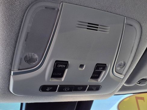 Used 2017 Toyota Prius Four image 24