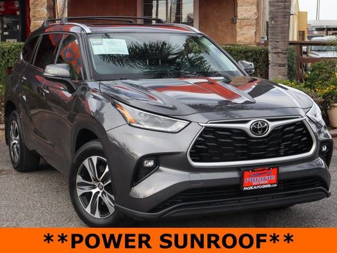 Used 2021 Toyota Highlander XLE image 2