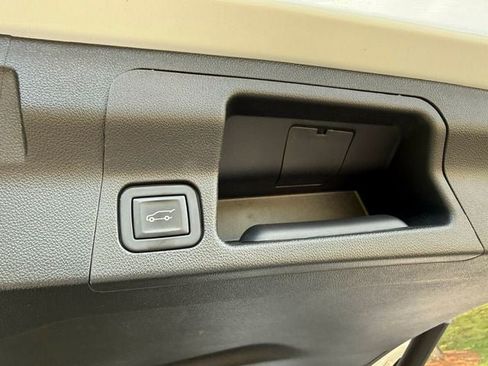 Used 2023 GMC Acadia SLE w/ Driver Convenience Package FWD image 34