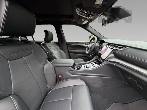 New 2025 Jeep Grand Cherokee L Overland w/ Advanced Protech Group III image 12