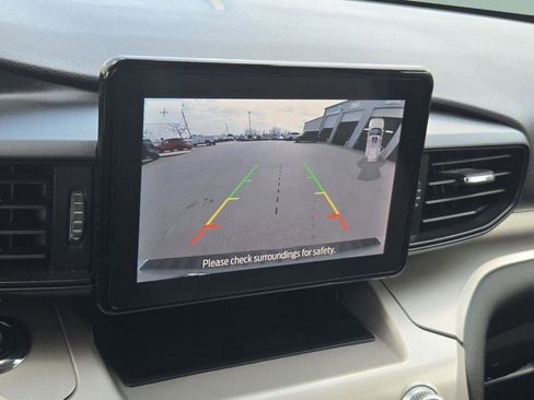 Used 2022 Ford Explorer XLT image 34