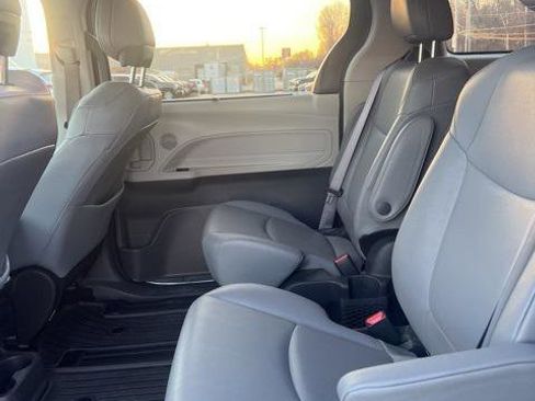 Certified 2024 Toyota Sienna XLE w/ XLE Plus Package image 9