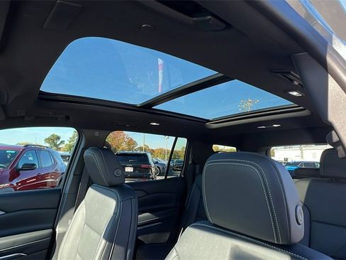 New 2026 Chevrolet Traverse LT w/ Sun and Wheel Package image 16