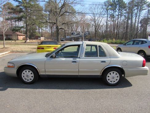 Used 2005 Mercury Grand Marquis GS image 3